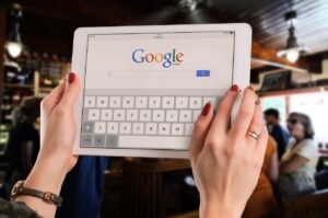 Google EU-Strafe: 890 Millionen Euro wegen Shopping und Google Play